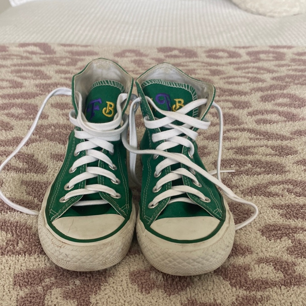 Green Converse Low Top Size 4 in Men’s=Size 6 in Women’s 💚💚